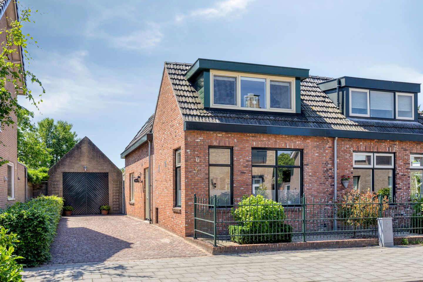 Photo 1 of Burgemeester van Campenhoutstraat 9