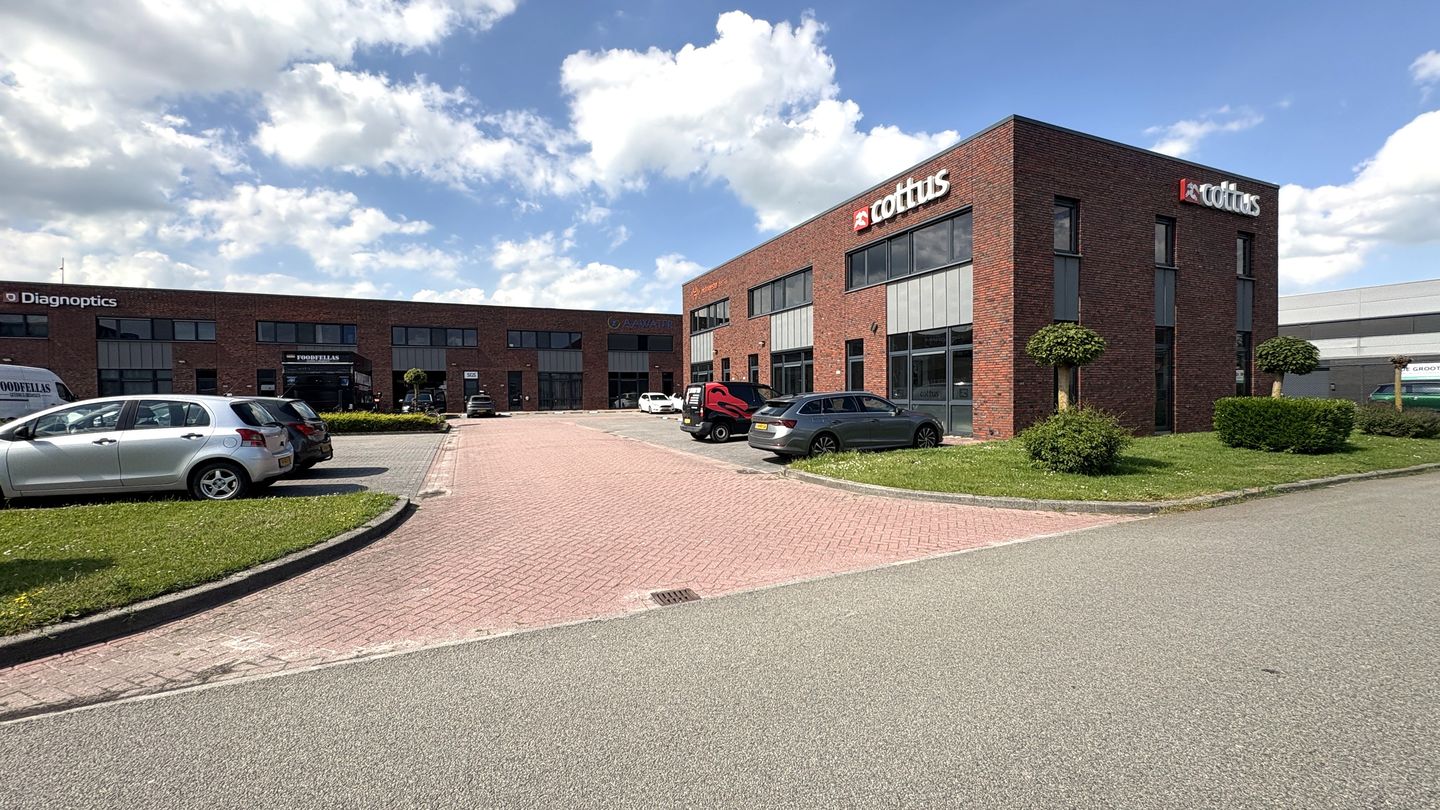 Bekijk foto 1 van Aarhusweg 4-17