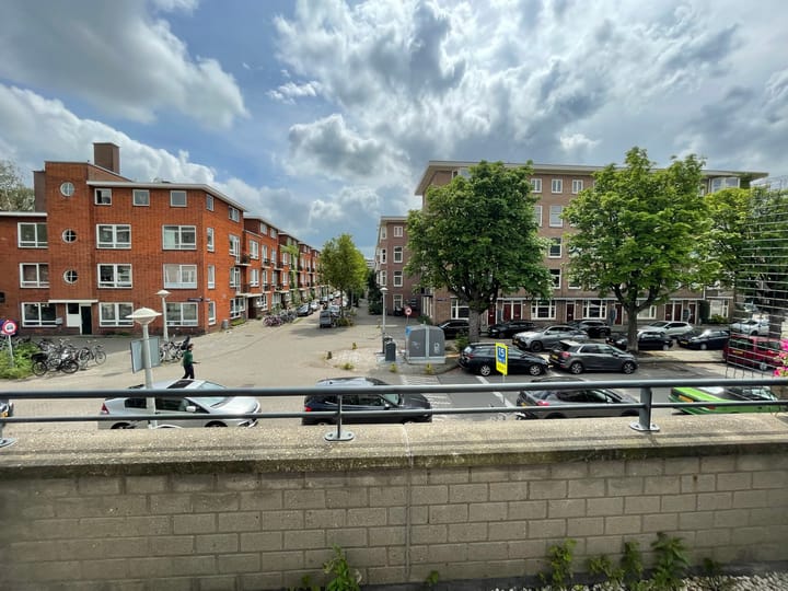 Photo 4 of Uiterwaardenstraat 512