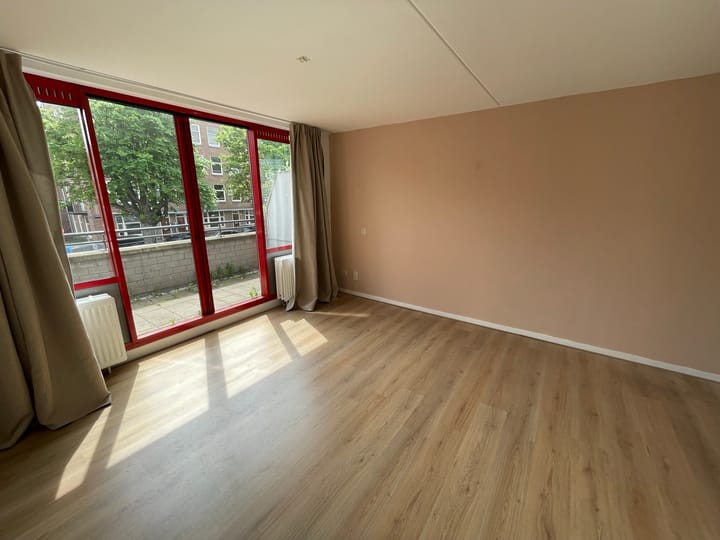 Photo 3 of Uiterwaardenstraat 512