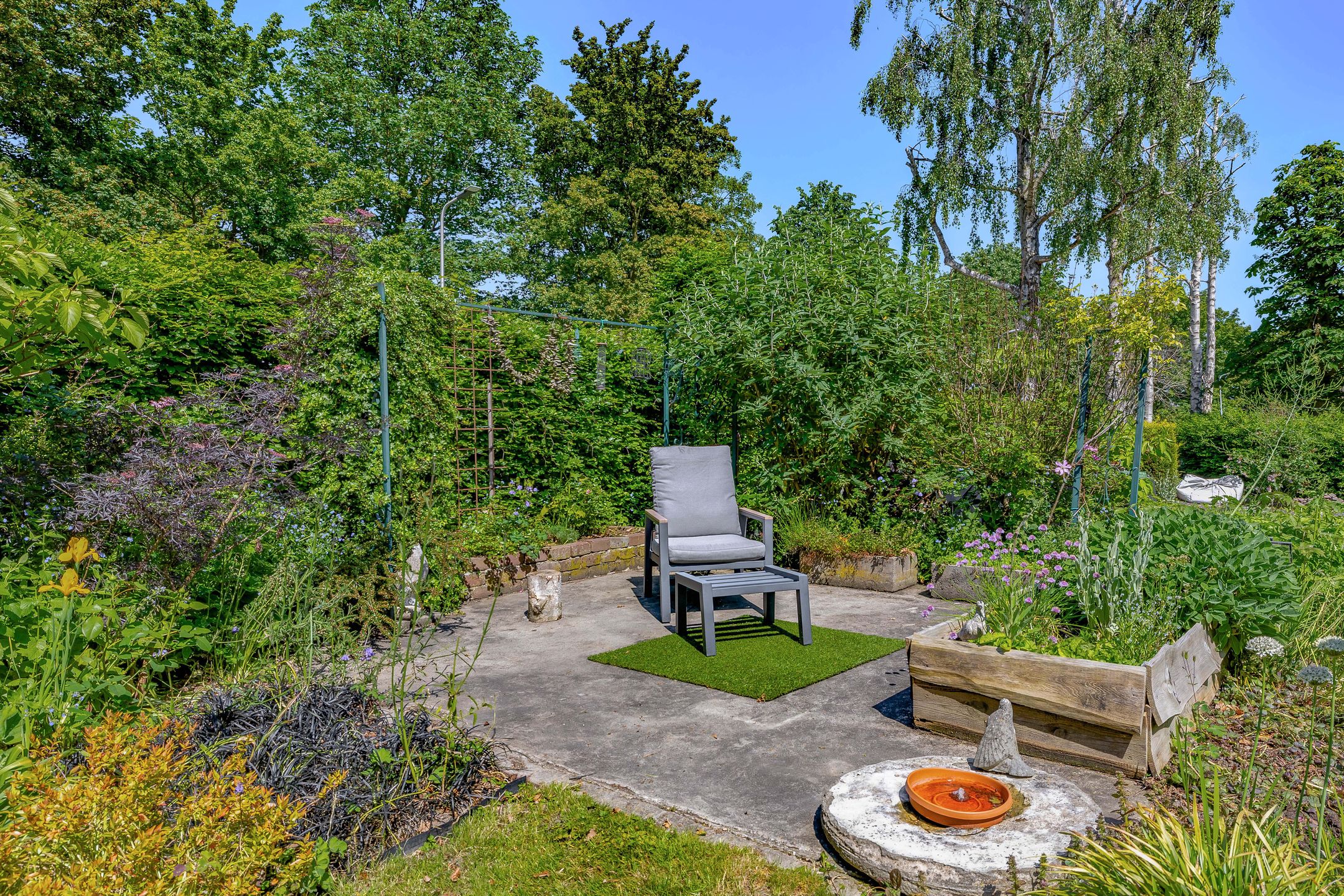 Characterful Semi-Detached Home with Spacious South-Facing Garden in Quiet Location — 33