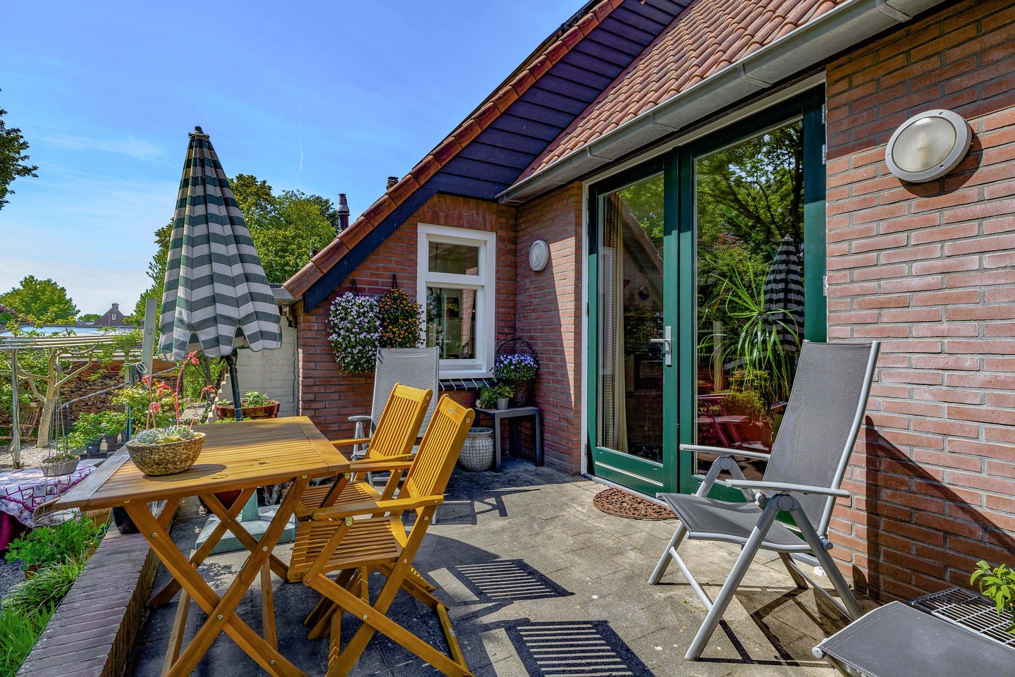 Characterful Semi-Detached Home with Spacious South-Facing Garden in Quiet Location — 29