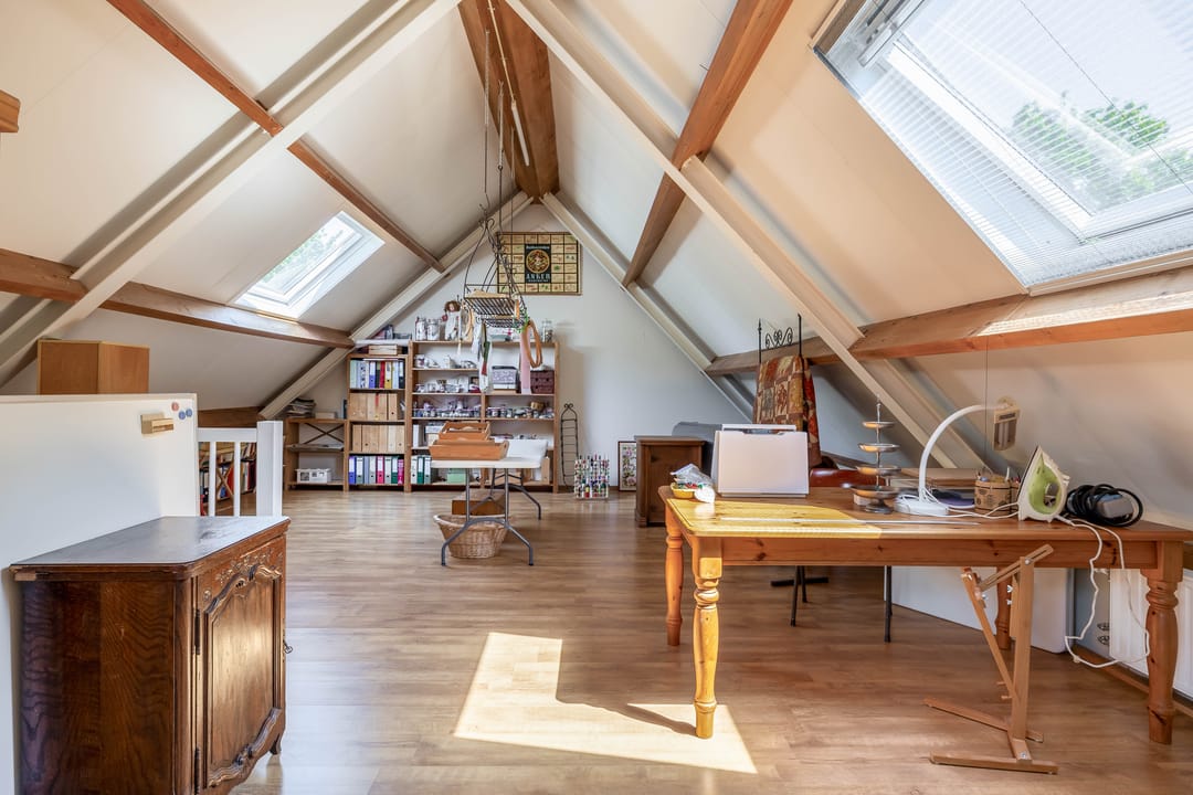 Characterful Semi-Detached Home with Spacious South-Facing Garden in Quiet Location — 28