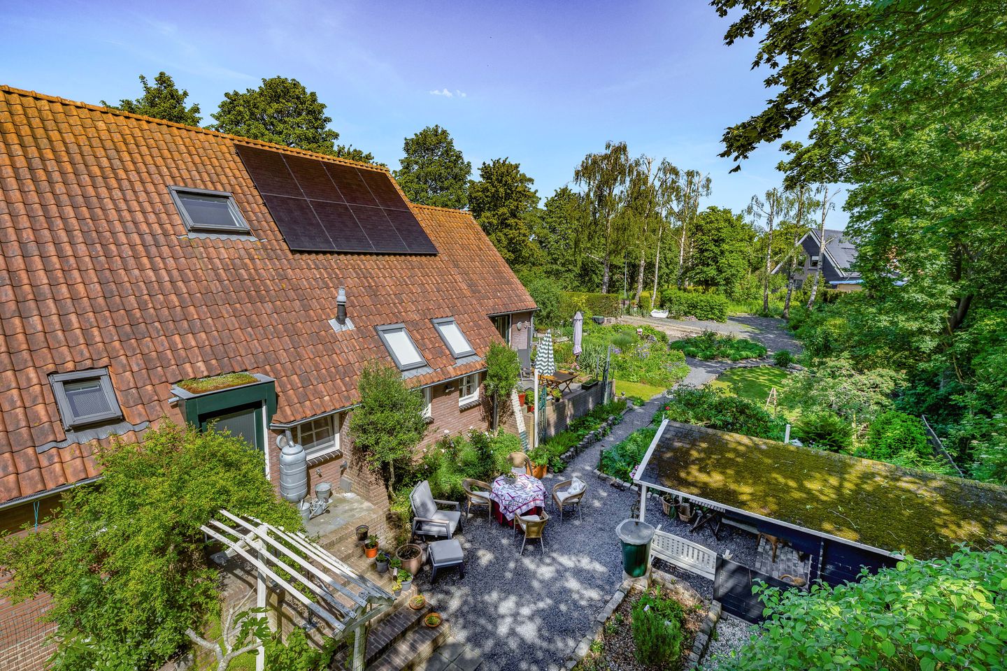 Characterful Semi-Detached Home with Spacious South-Facing Garden in Quiet Location — 35