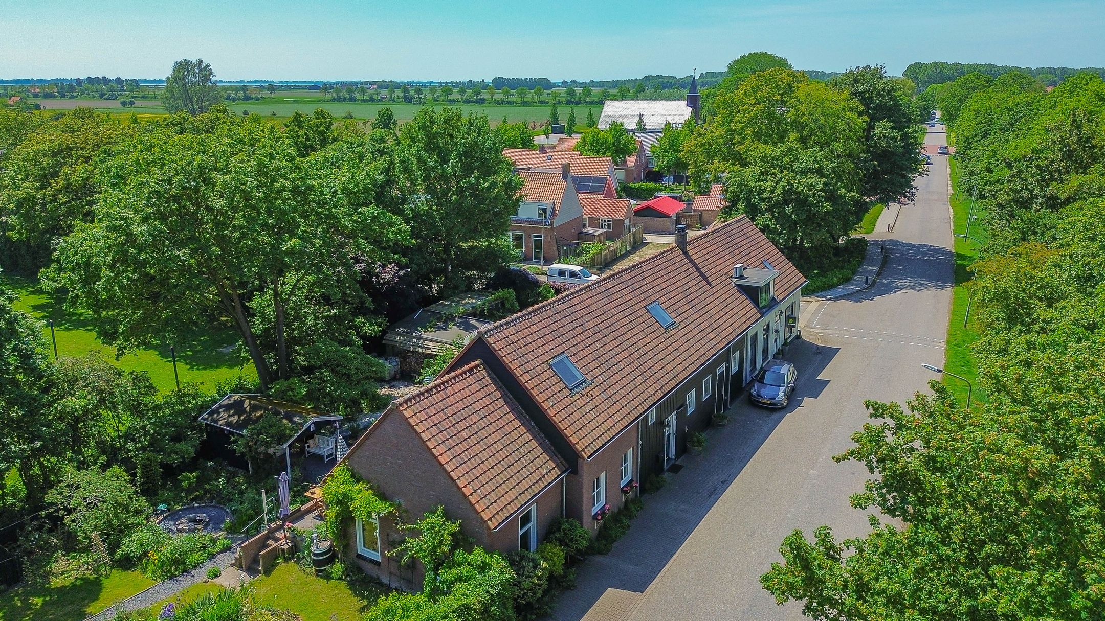 Characterful Semi-Detached Home with Spacious South-Facing Garden in Quiet Location — 39