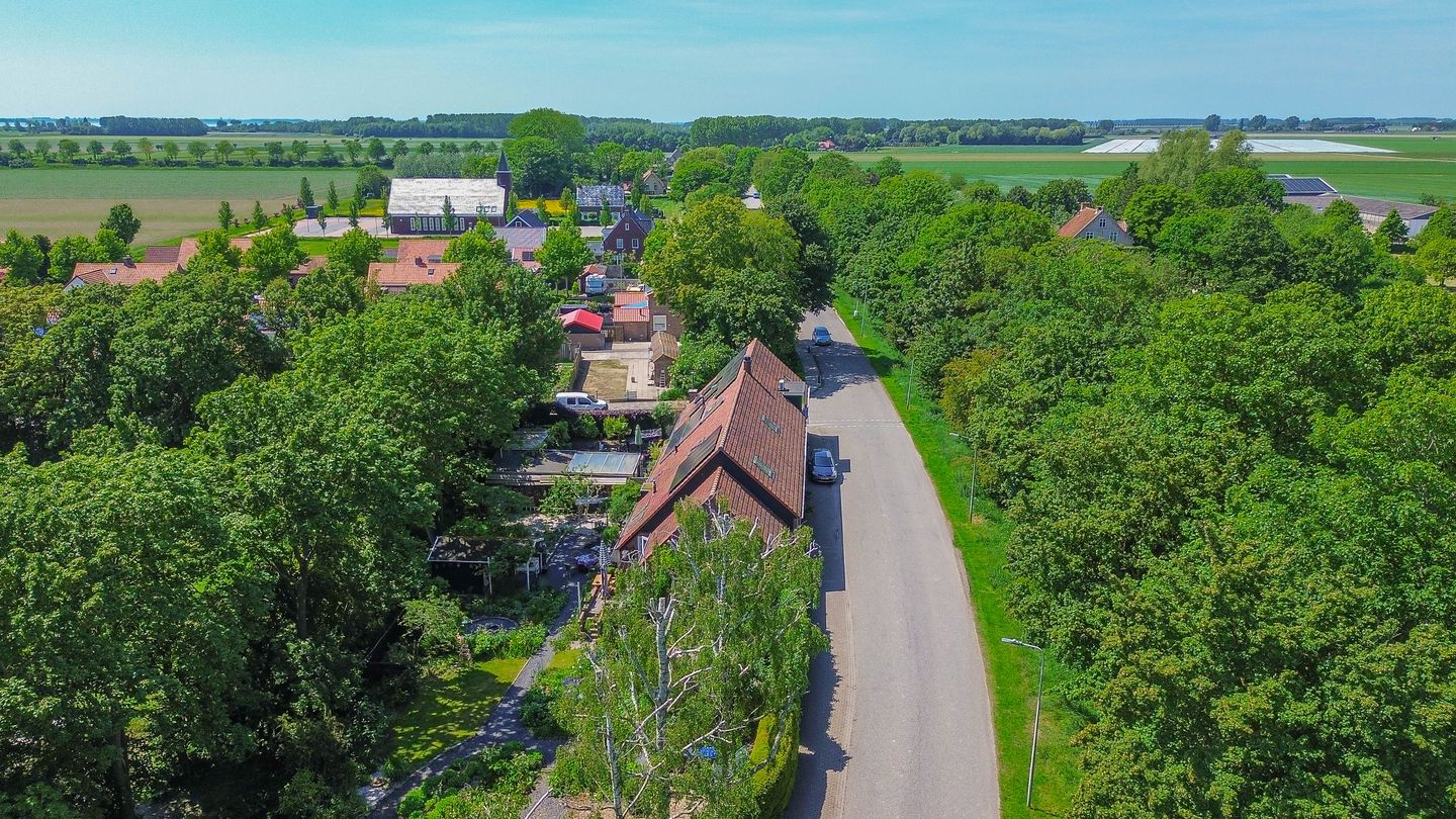 Characterful Semi-Detached Home with Spacious South-Facing Garden in Quiet Location — 40