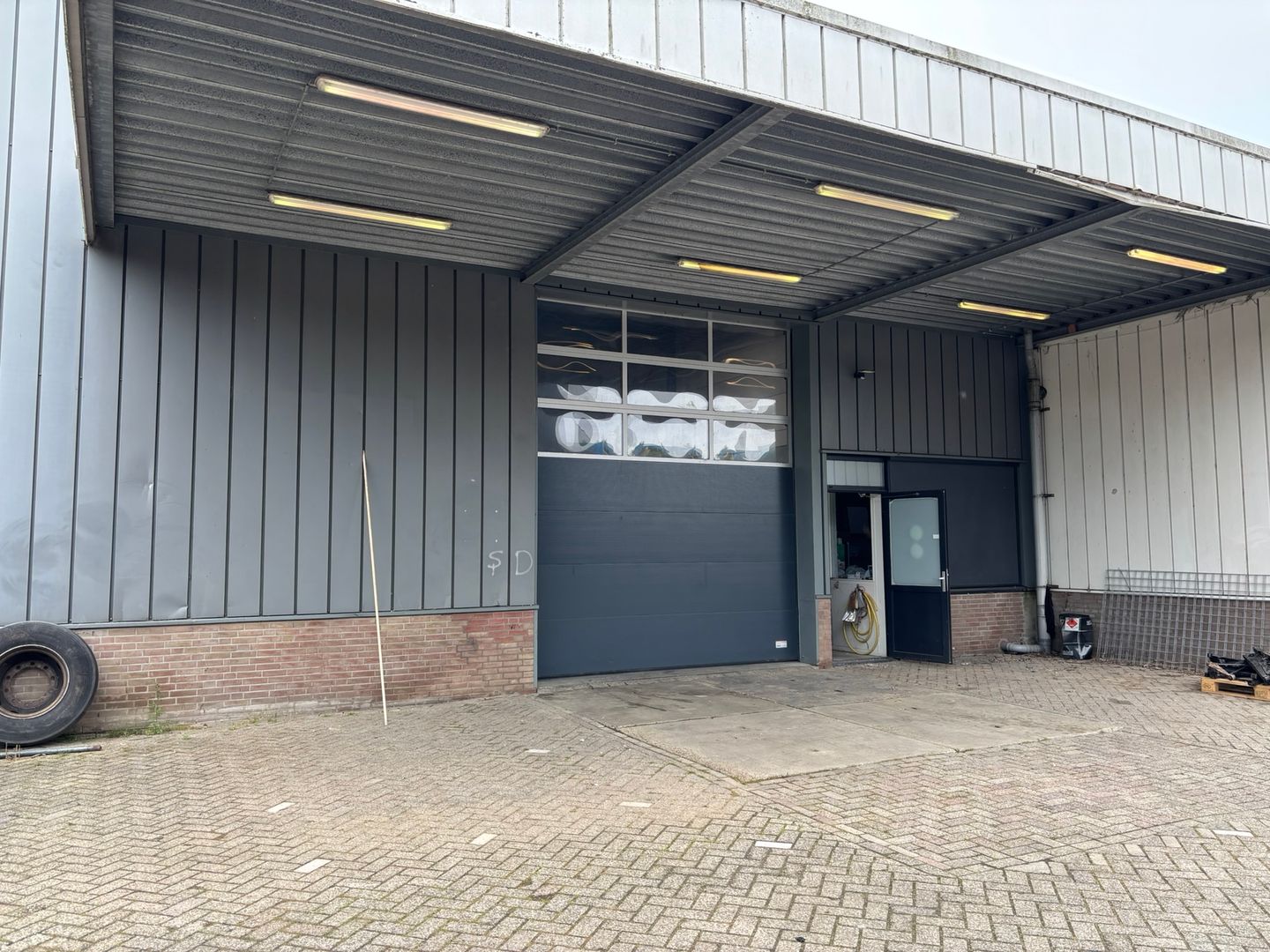 Bekijk foto 1 van De Hoogjens 61