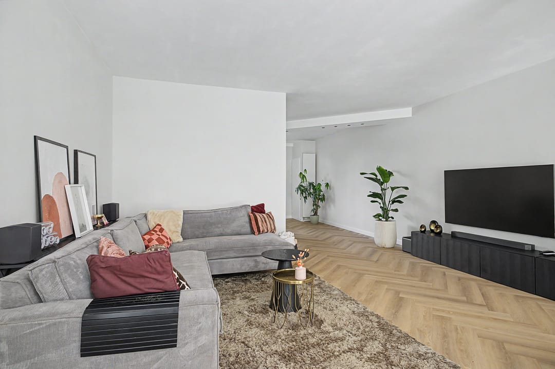 Spacious Modern Family Home with Extended Living Space and Private Garden — 16