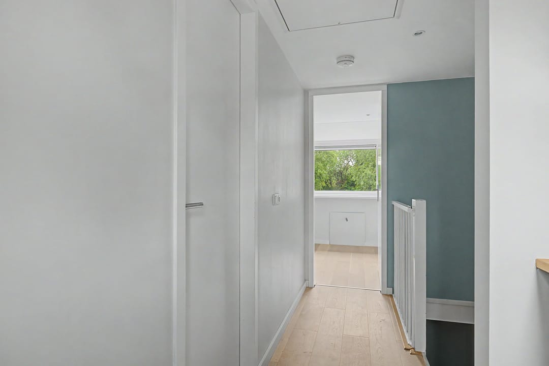 Spacious Modern Family Home with Extended Living Space and Private Garden — 37