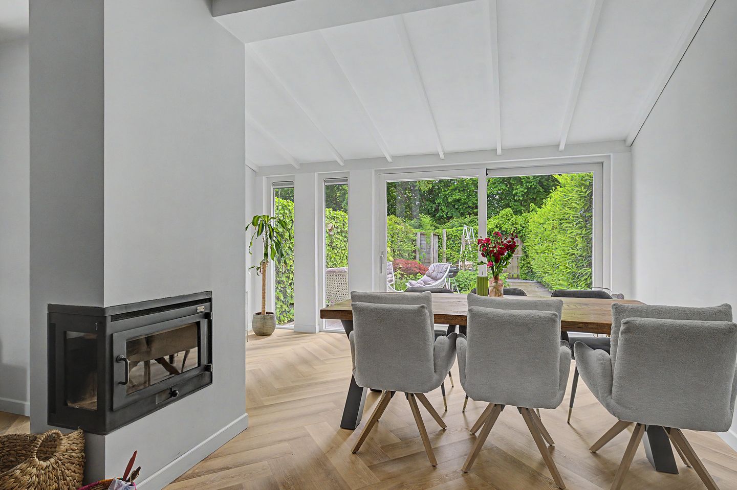 Spacious Modern Family Home with Extended Living Space and Private Garden — 10