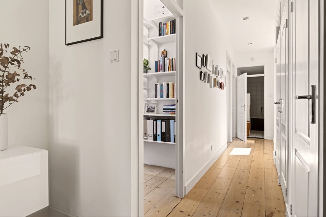 Spacious and Light Corner Apartment on Freehold Land in Amsterdam De Pijp — 11