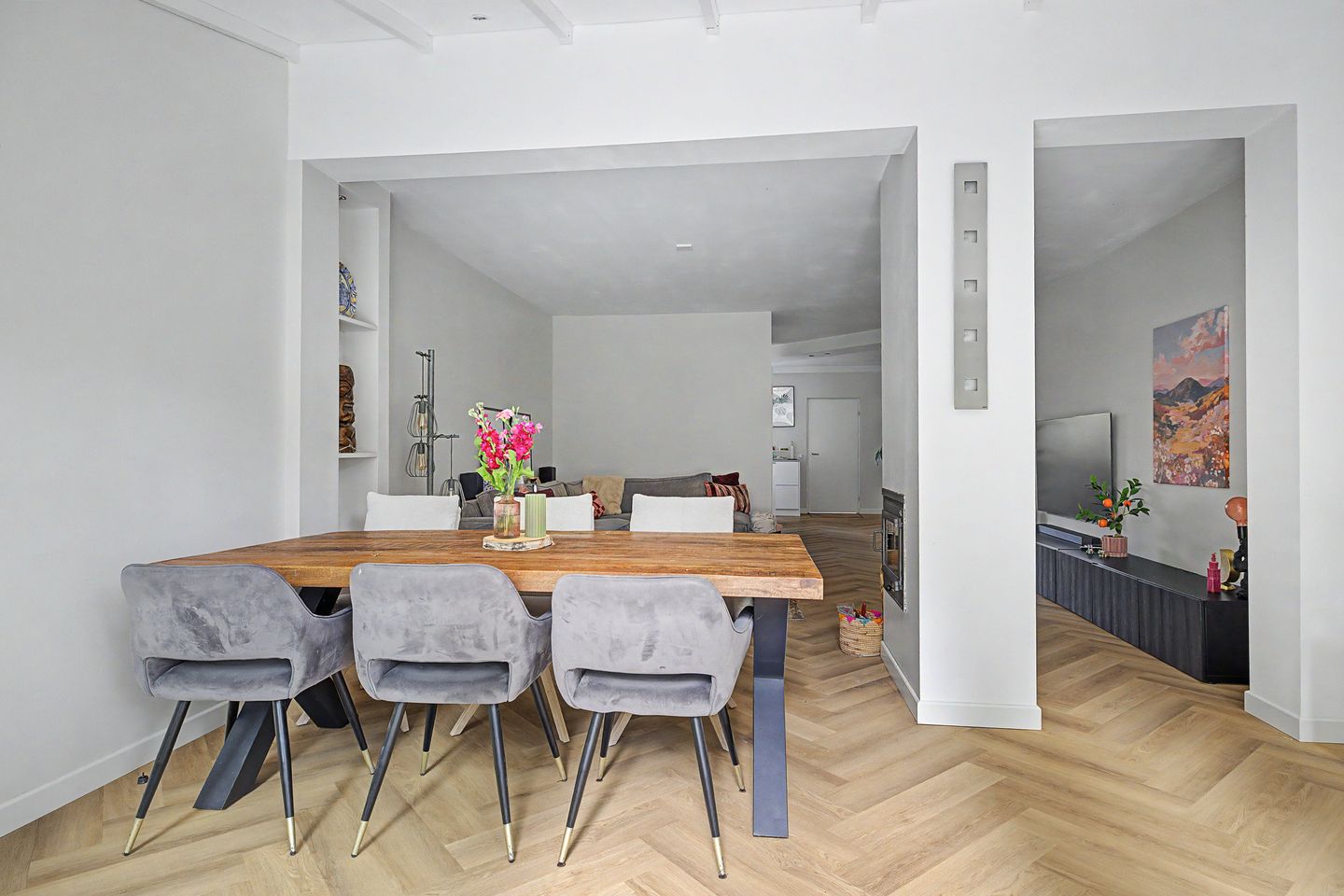 Spacious Modern Family Home with Extended Living Space and Private Garden — 14
