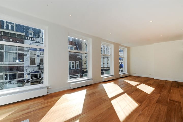Photo 2 of Noordeinde 122-B