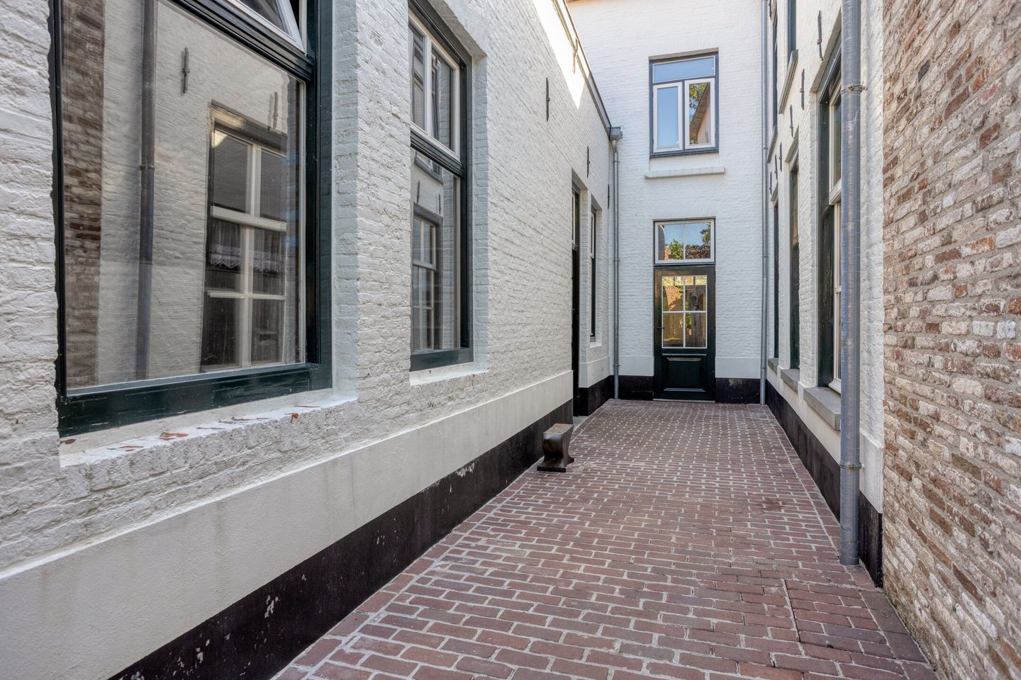 Historic Monumental Ensemble with Former Shop and Workshop in Bergen op Zoom Center — 55