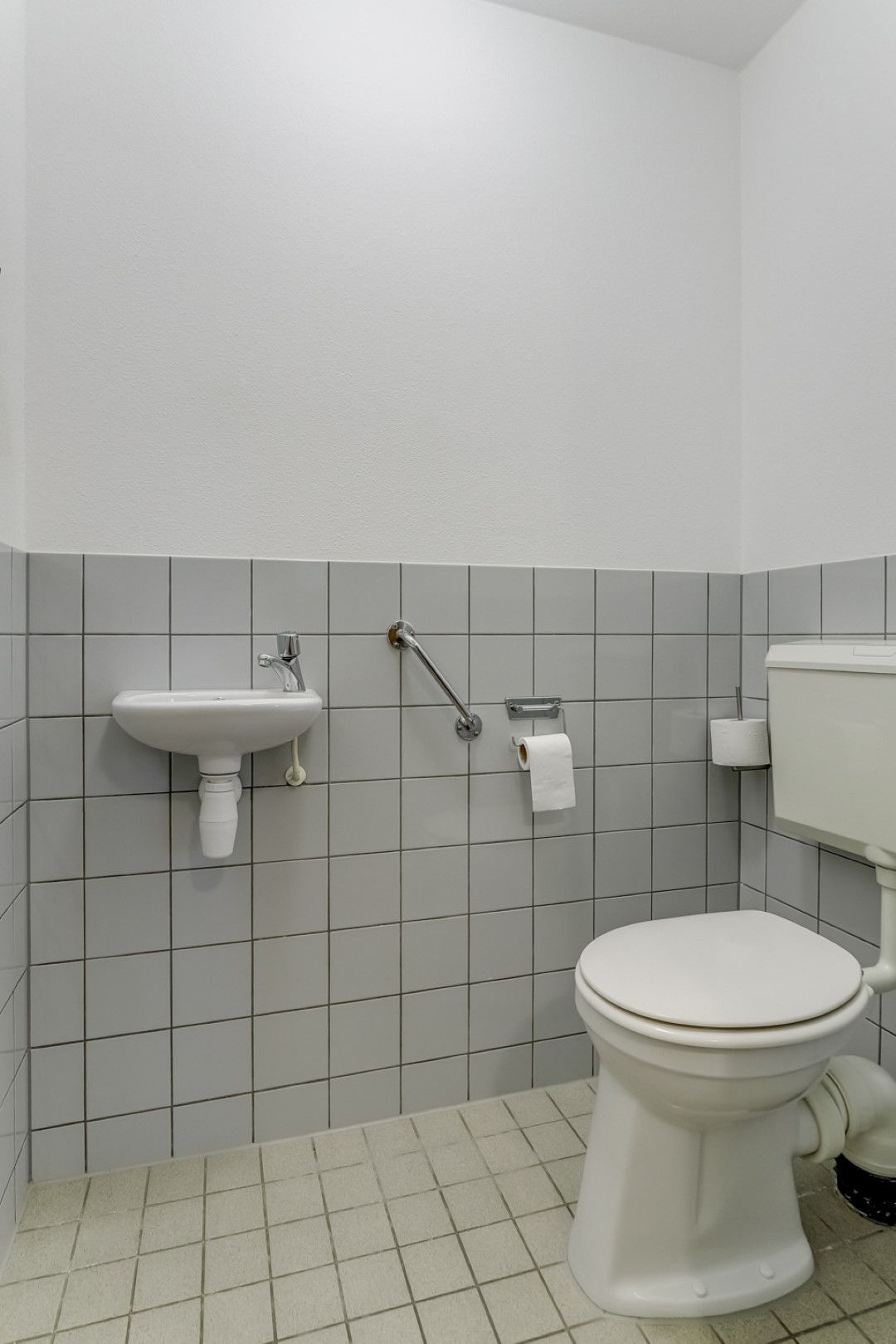 Light Apartment with Water View and Balcony in Rozenstaete — 31