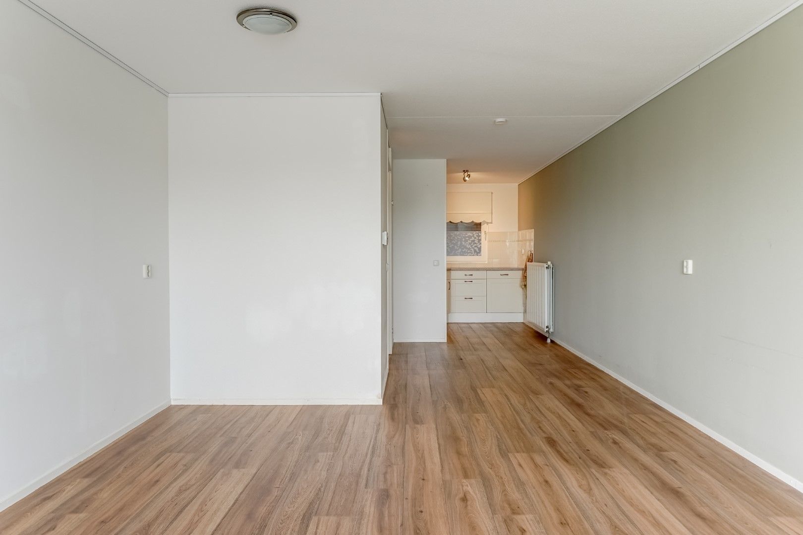 Light Apartment with Water View and Balcony in Rozenstaete — 27