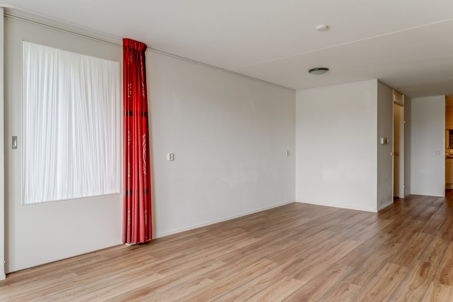 Light Apartment with Water View and Balcony in Rozenstaete — 19