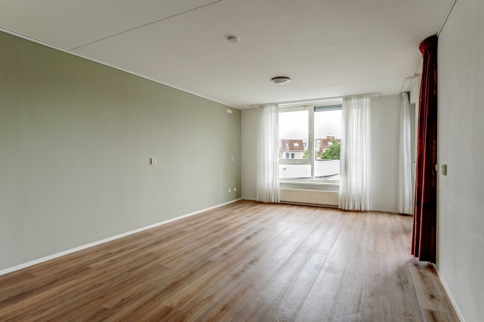 Light Apartment with Water View and Balcony in Rozenstaete — 15