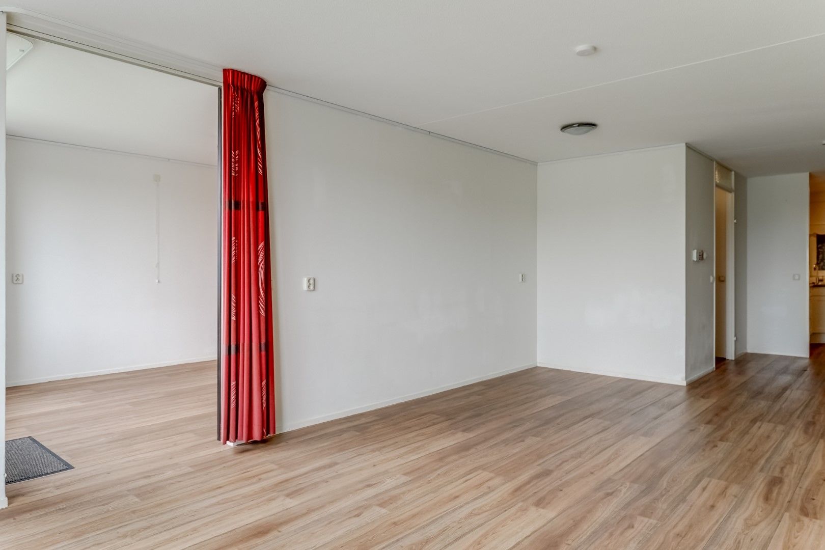 Light Apartment with Water View and Balcony in Rozenstaete — 18