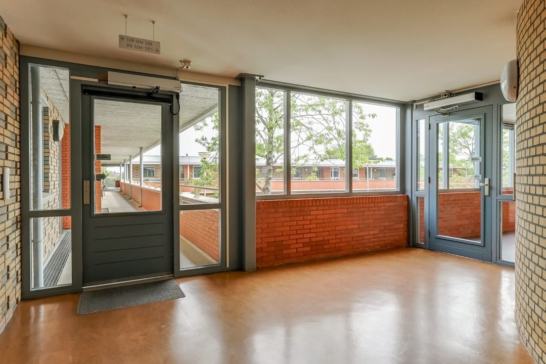 Light Apartment with Water View and Balcony in Rozenstaete — 11