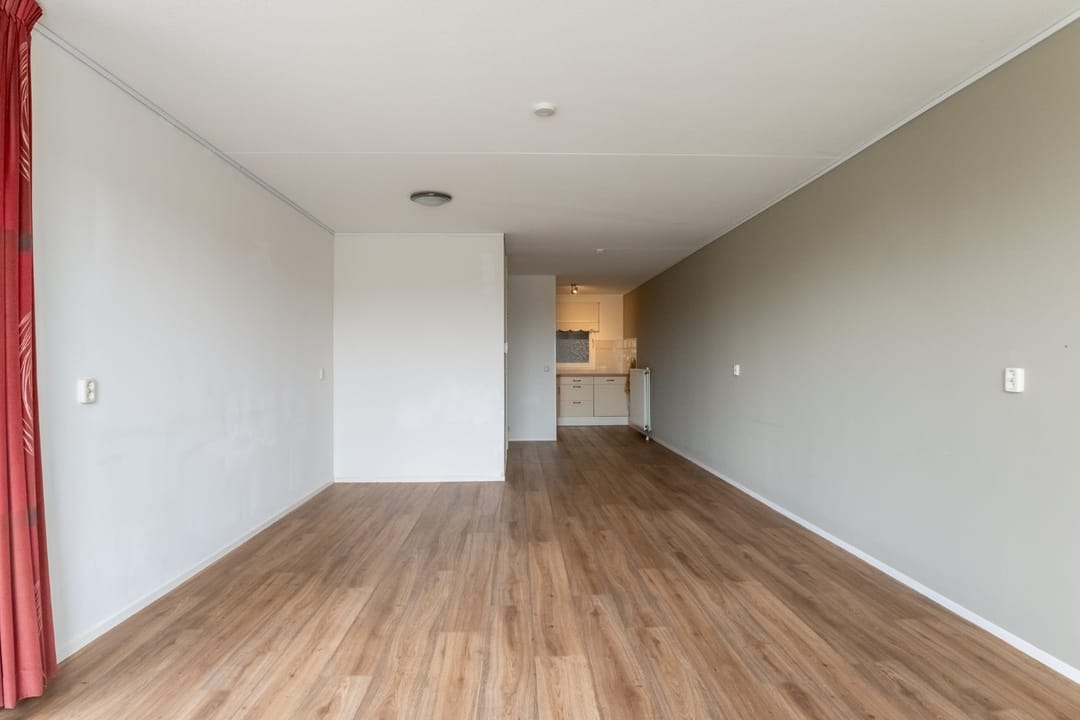 Light Apartment with Water View and Balcony in Rozenstaete — 26
