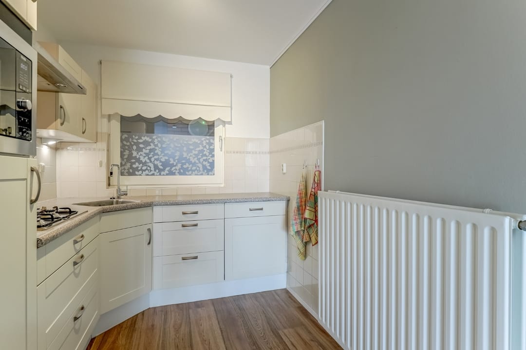 Light Apartment with Water View and Balcony in Rozenstaete — 28