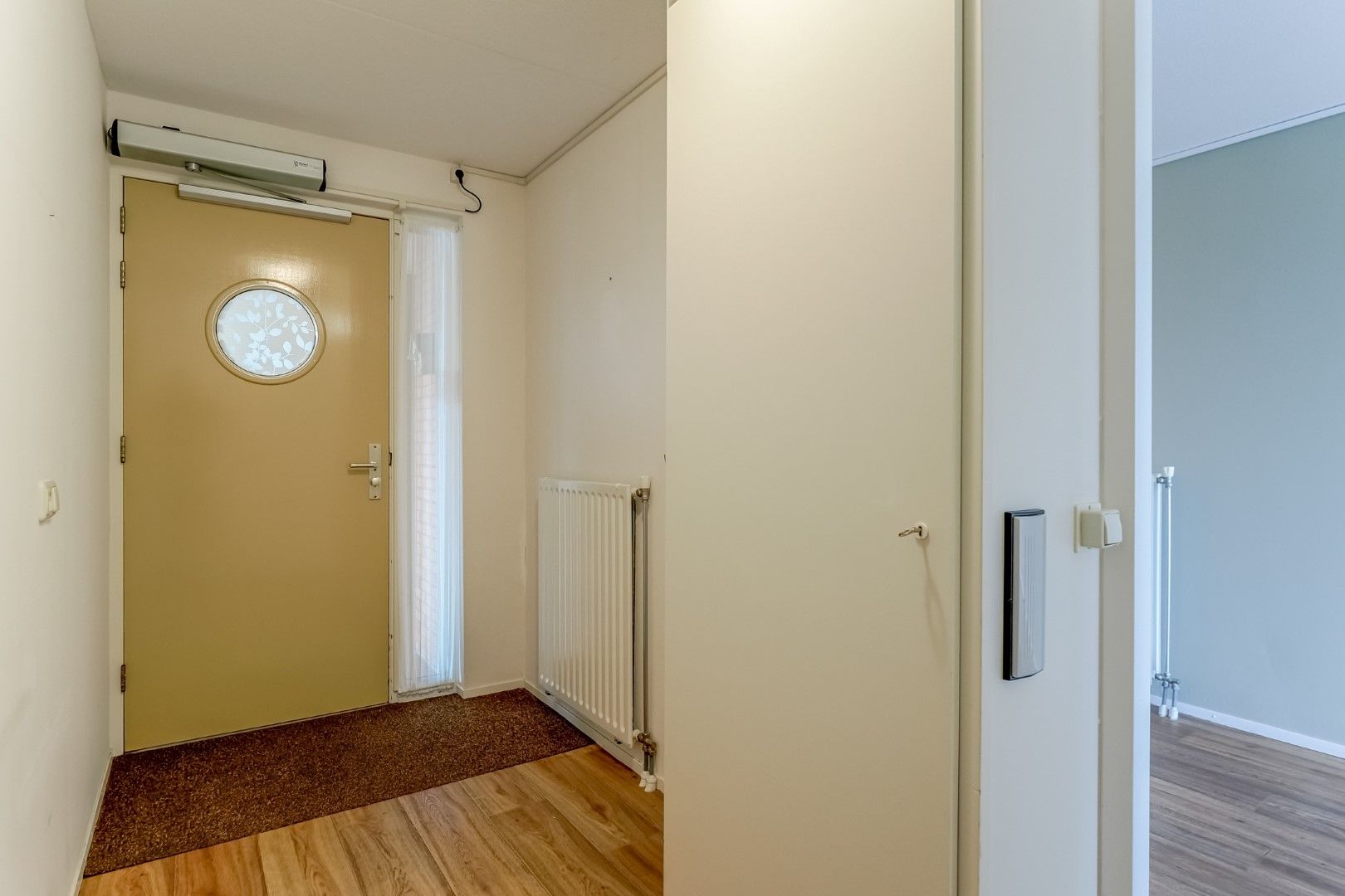 Light Apartment with Water View and Balcony in Rozenstaete — 12
