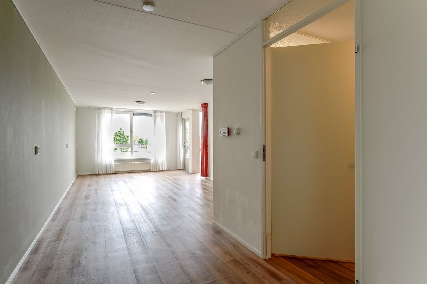 Light Apartment with Water View and Balcony in Rozenstaete — 14