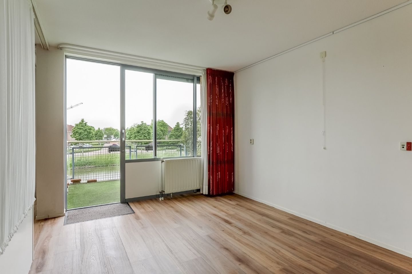 Light Apartment with Water View and Balcony in Rozenstaete — 20