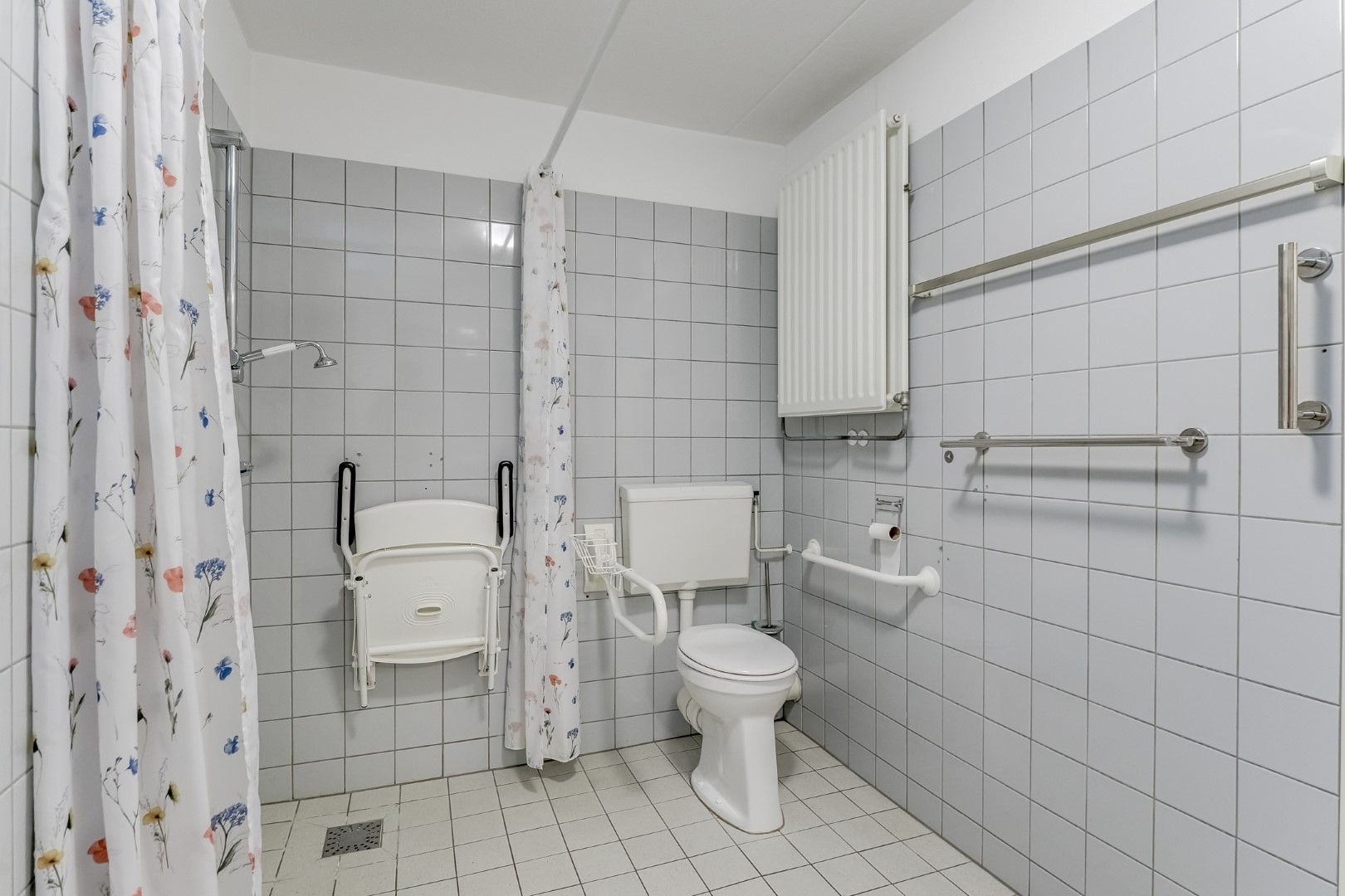 Light Apartment with Water View and Balcony in Rozenstaete — 33
