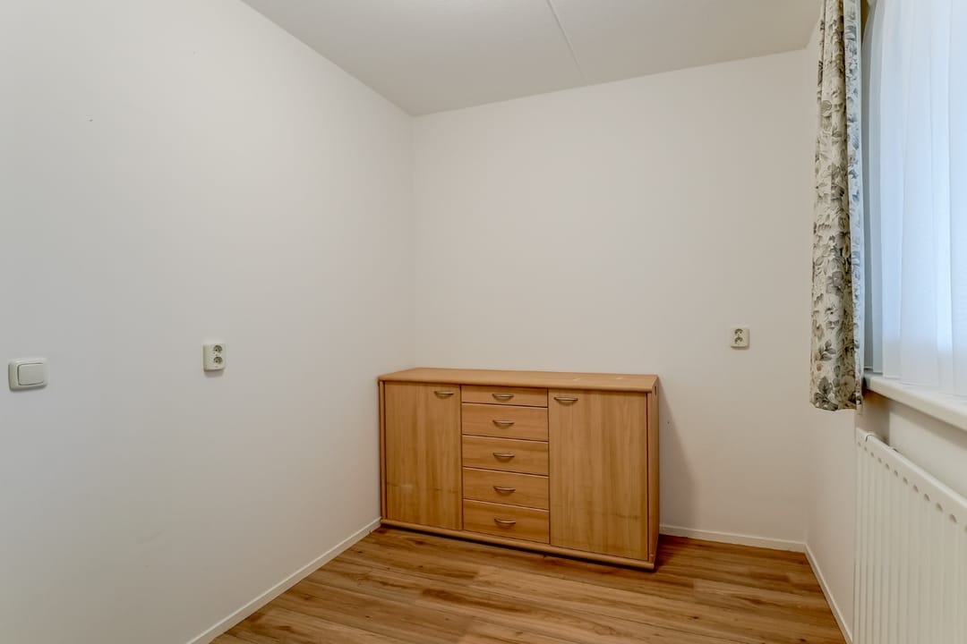 Light Apartment with Water View and Balcony in Rozenstaete — 38