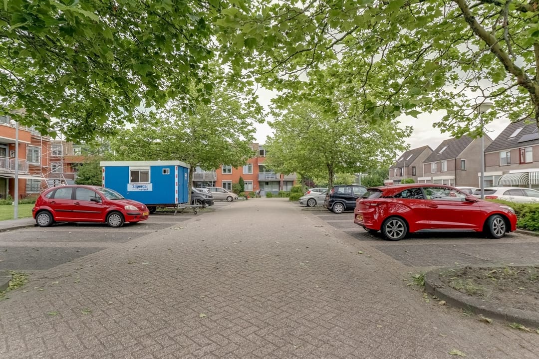 Light Apartment with Water View and Balcony in Rozenstaete — 43