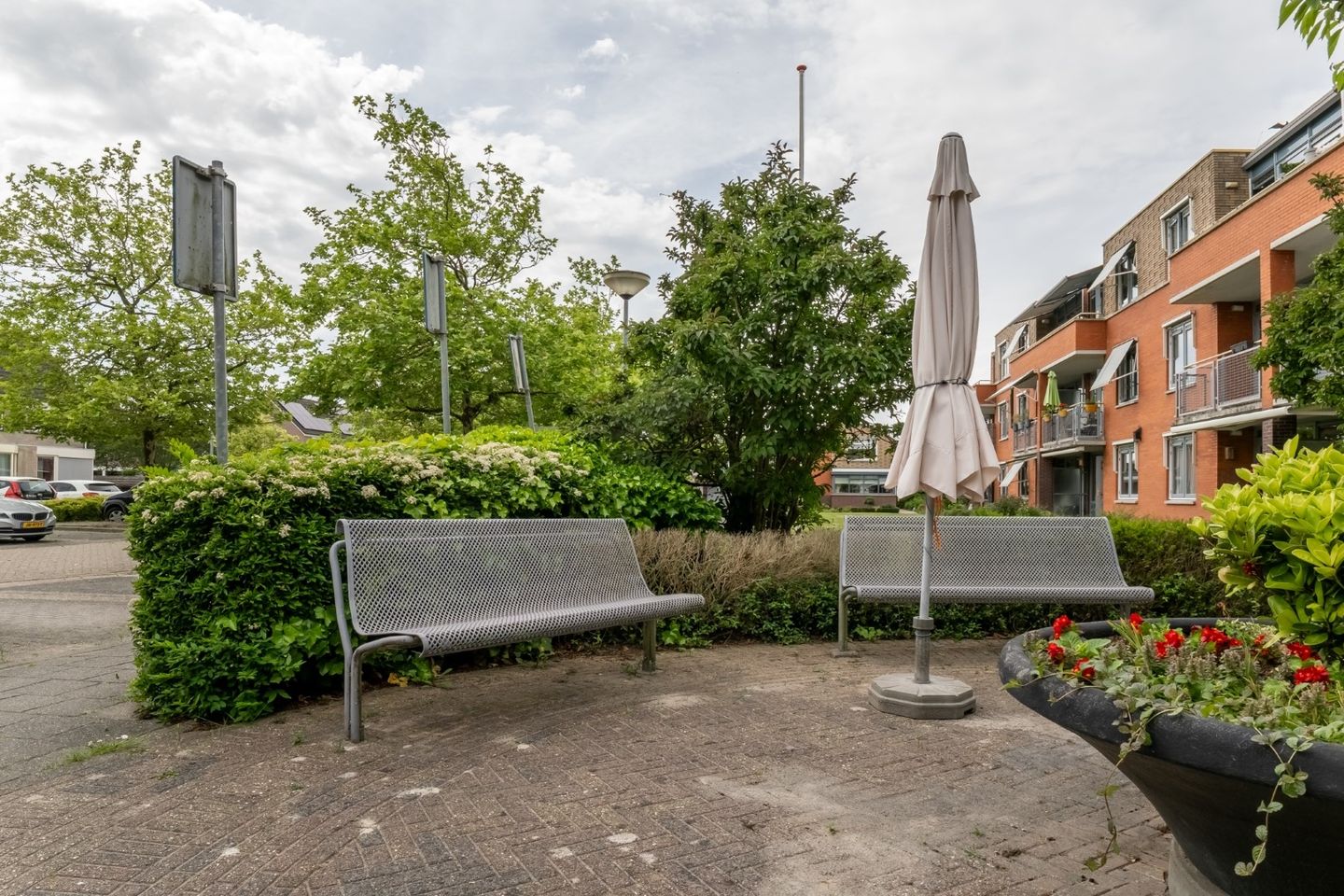 Light Apartment with Water View and Balcony in Rozenstaete — 44