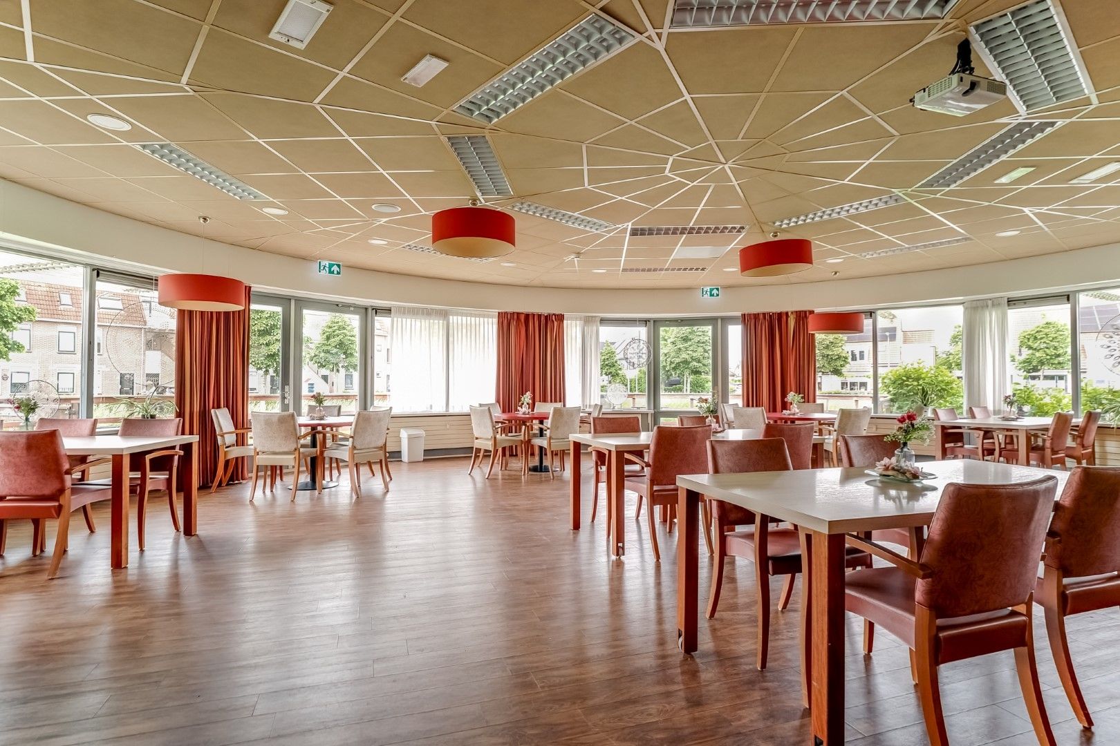 Light Apartment with Water View and Balcony in Rozenstaete — 45