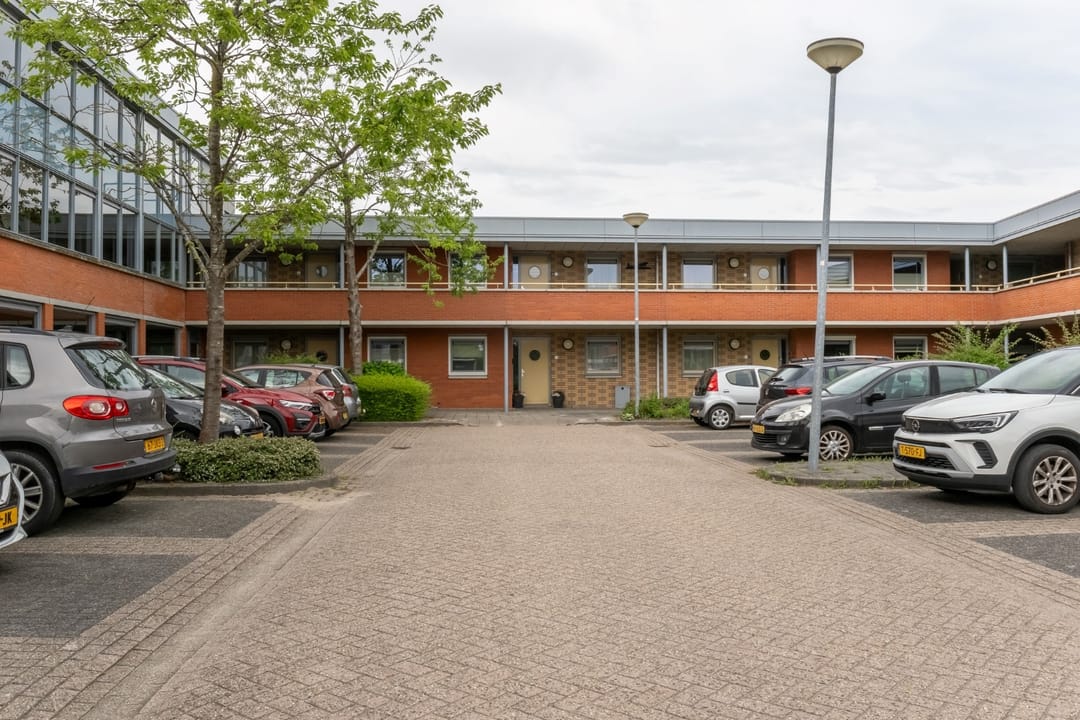 Light Apartment with Water View and Balcony in Rozenstaete — 41