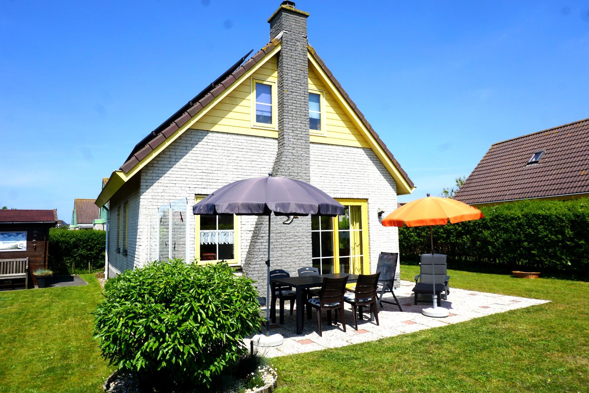 3-bedroom freehold villa in Julianadorp — photo 1 of 5