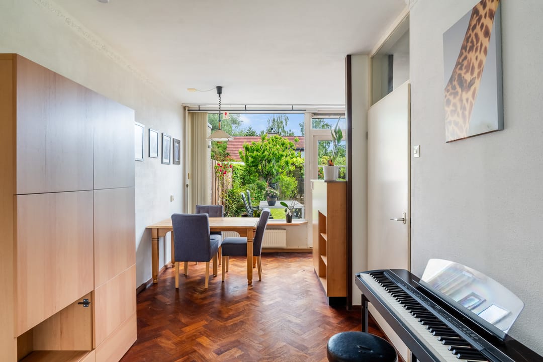 Spacious Family Home with Deep Garden Near Westerpark — 11