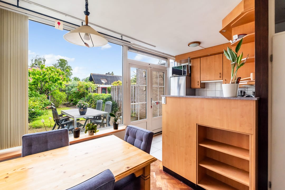 Spacious Family Home with Deep Garden Near Westerpark — 13