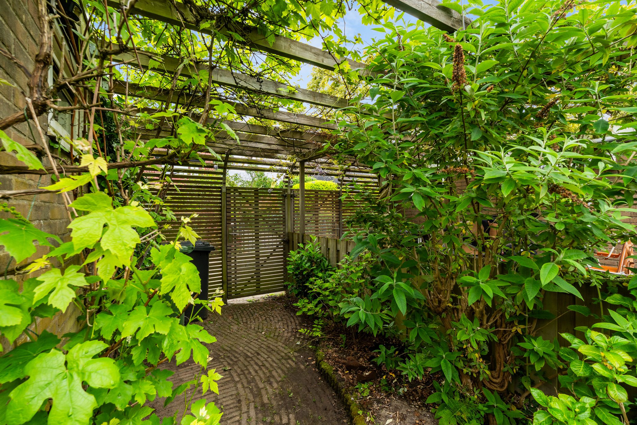 Spacious Family Home with Deep Garden Near Westerpark — 42