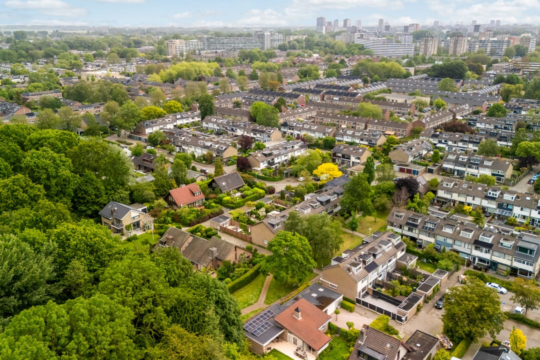 Spacious Family Home with Deep Garden Near Westerpark — 56