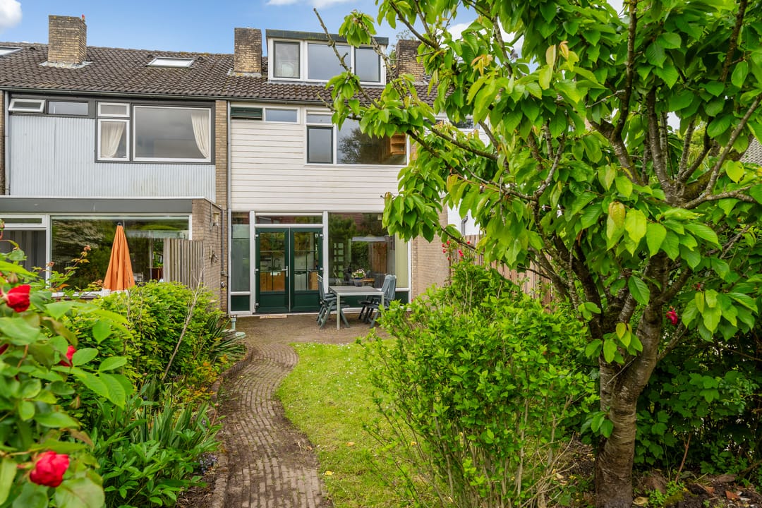 Spacious Family Home with Deep Garden Near Westerpark — 43