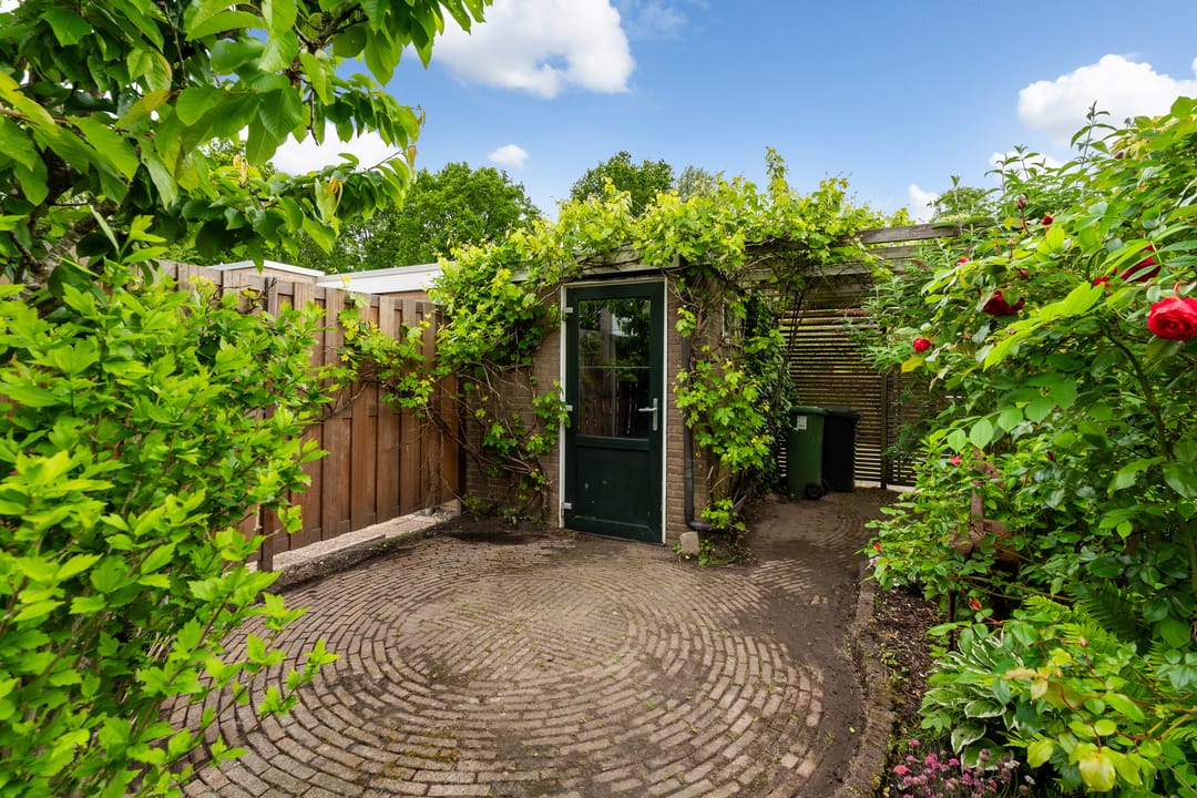 Spacious Family Home with Deep Garden Near Westerpark — 41