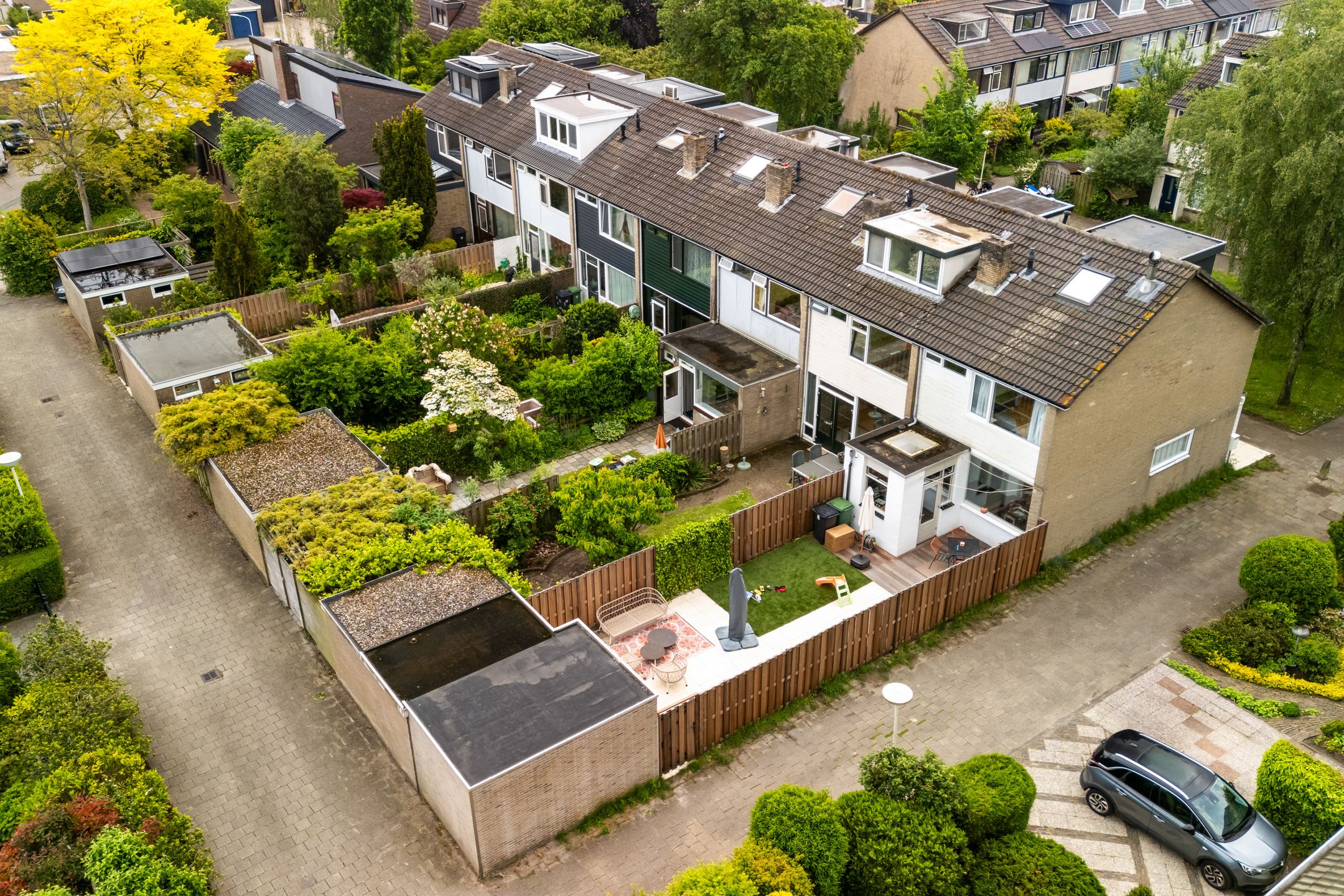 Spacious Family Home with Deep Garden Near Westerpark — 54