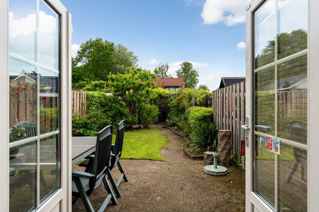 Spacious Family Home with Deep Garden Near Westerpark — 37