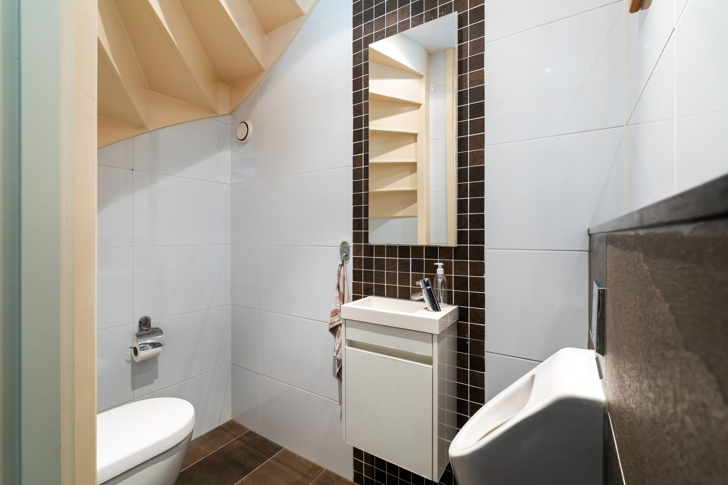 Spacious Family Home with Deep Garden Near Westerpark — 19