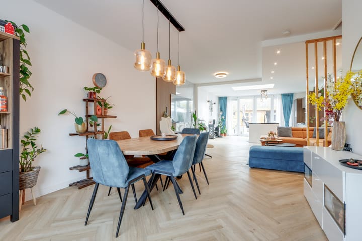 Tussenwoning te koop: Söderblomstraat 262, Hoofddorp