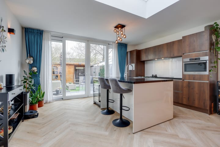 Tussenwoning te koop: Söderblomstraat 262, Hoofddorp