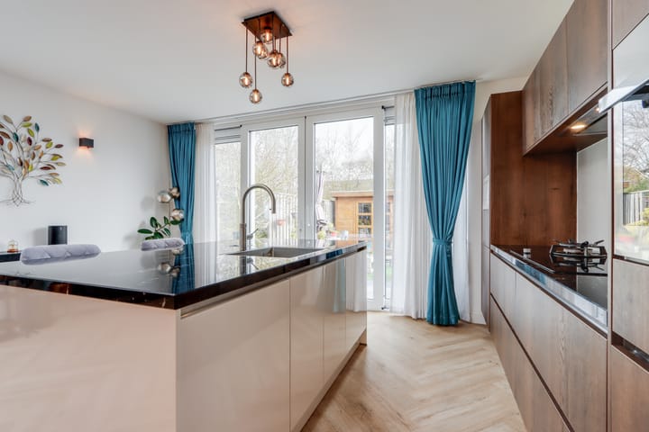 Tussenwoning te koop: Söderblomstraat 262, Hoofddorp