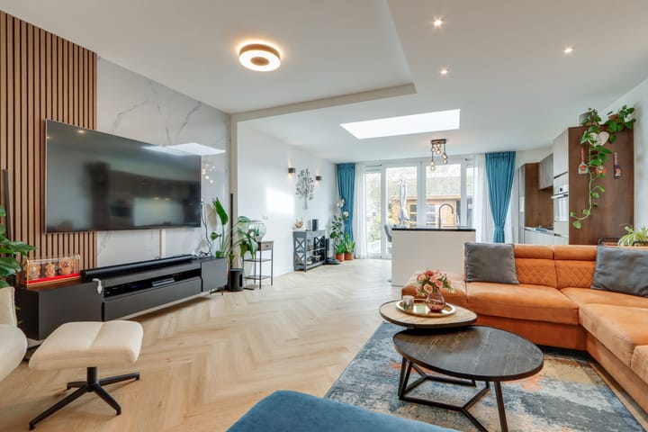 Tussenwoning te koop: Söderblomstraat 262, Hoofddorp