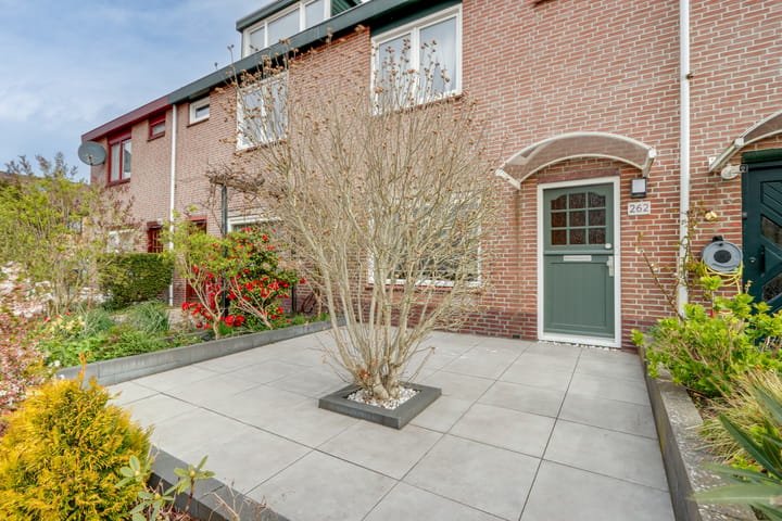 Tussenwoning te koop: Söderblomstraat 262, Hoofddorp